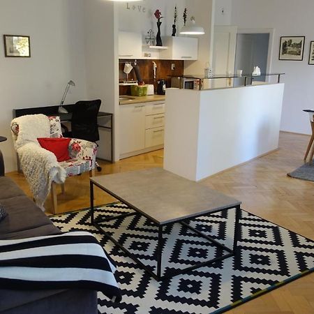 The Riverside Apartment - Downtown Sarajevo Bagian luar foto