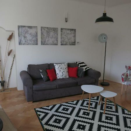 The Riverside Apartment - Downtown Sarajevo Bagian luar foto