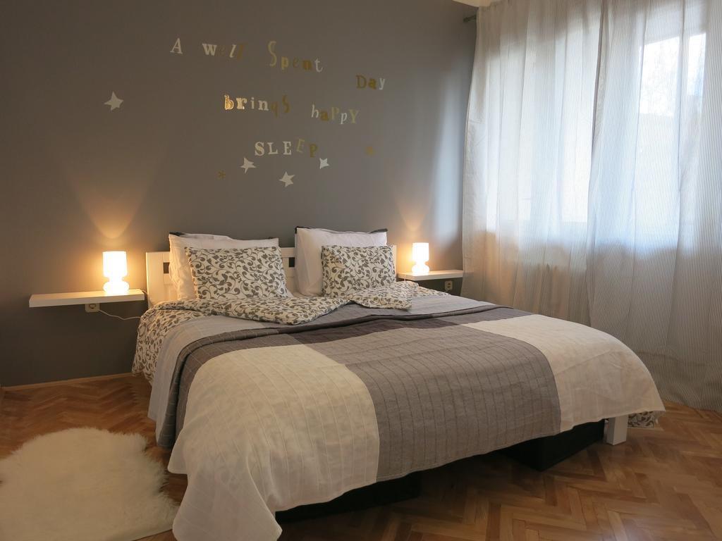The Riverside Apartment - Downtown Sarajevo Bagian luar foto