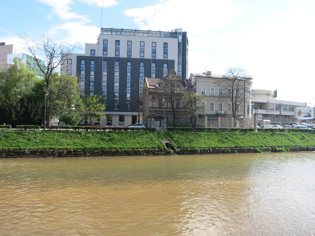 The Riverside Apartment - Downtown Sarajevo Bagian luar foto