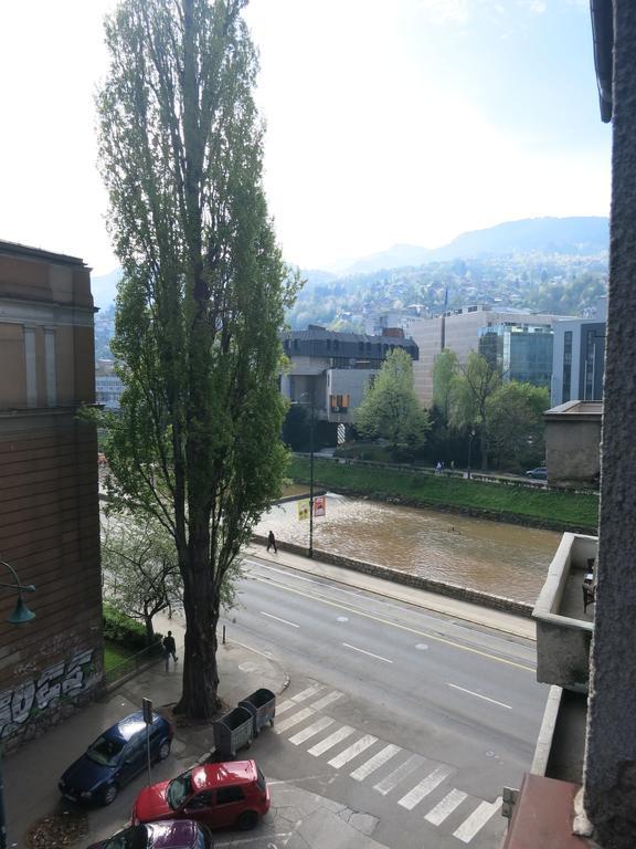 The Riverside Apartment - Downtown Sarajevo Bagian luar foto