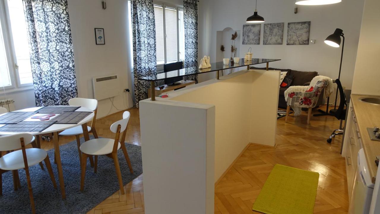 The Riverside Apartment - Downtown Sarajevo Bagian luar foto