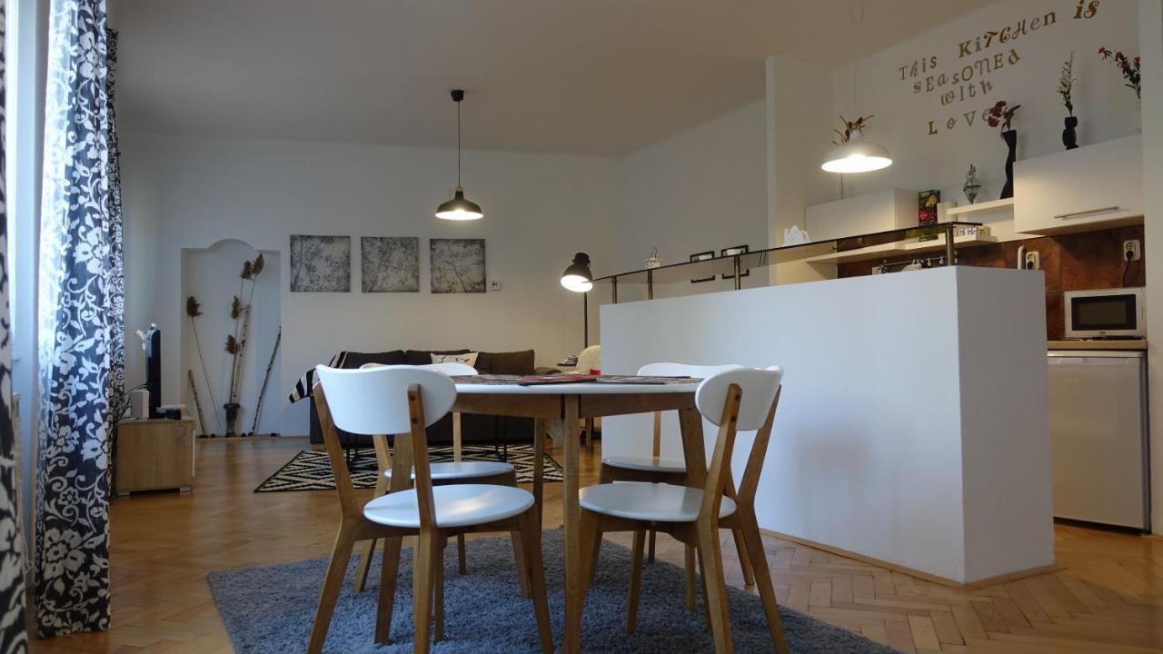 The Riverside Apartment - Downtown Sarajevo Bagian luar foto