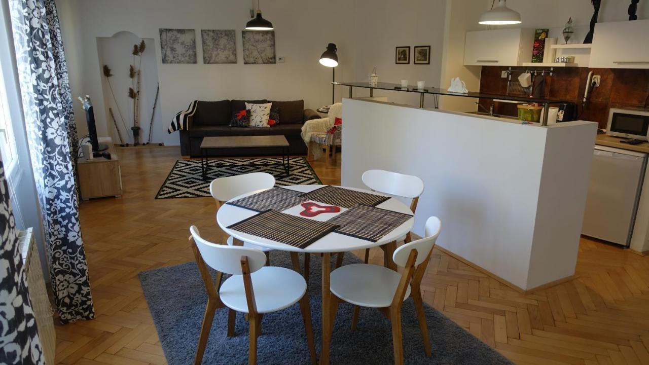 The Riverside Apartment - Downtown Sarajevo Bagian luar foto
