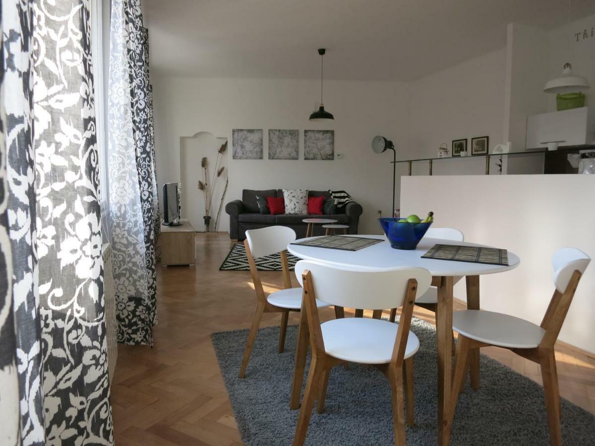 The Riverside Apartment - Downtown Sarajevo Bagian luar foto