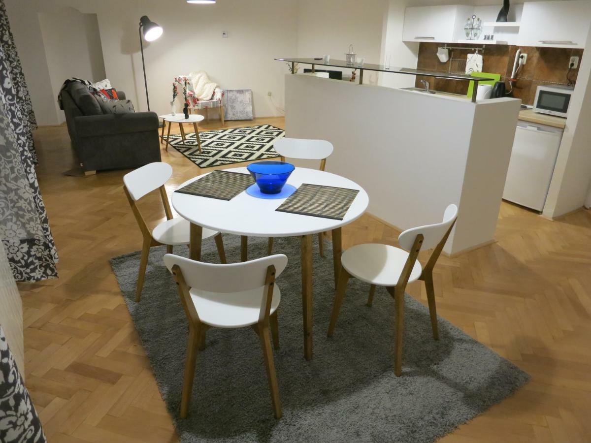 The Riverside Apartment - Downtown Sarajevo Bagian luar foto