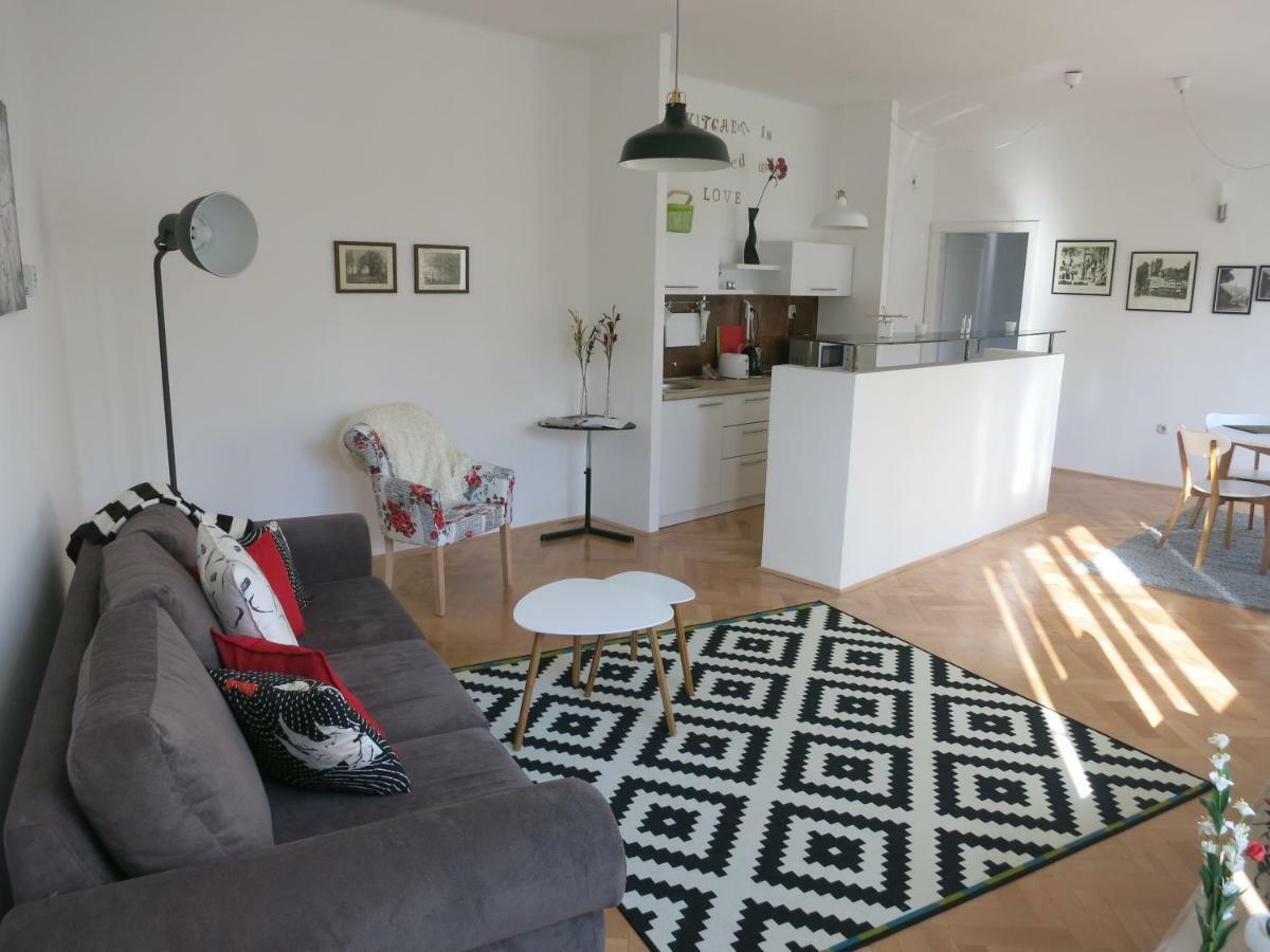 The Riverside Apartment - Downtown Sarajevo Bagian luar foto