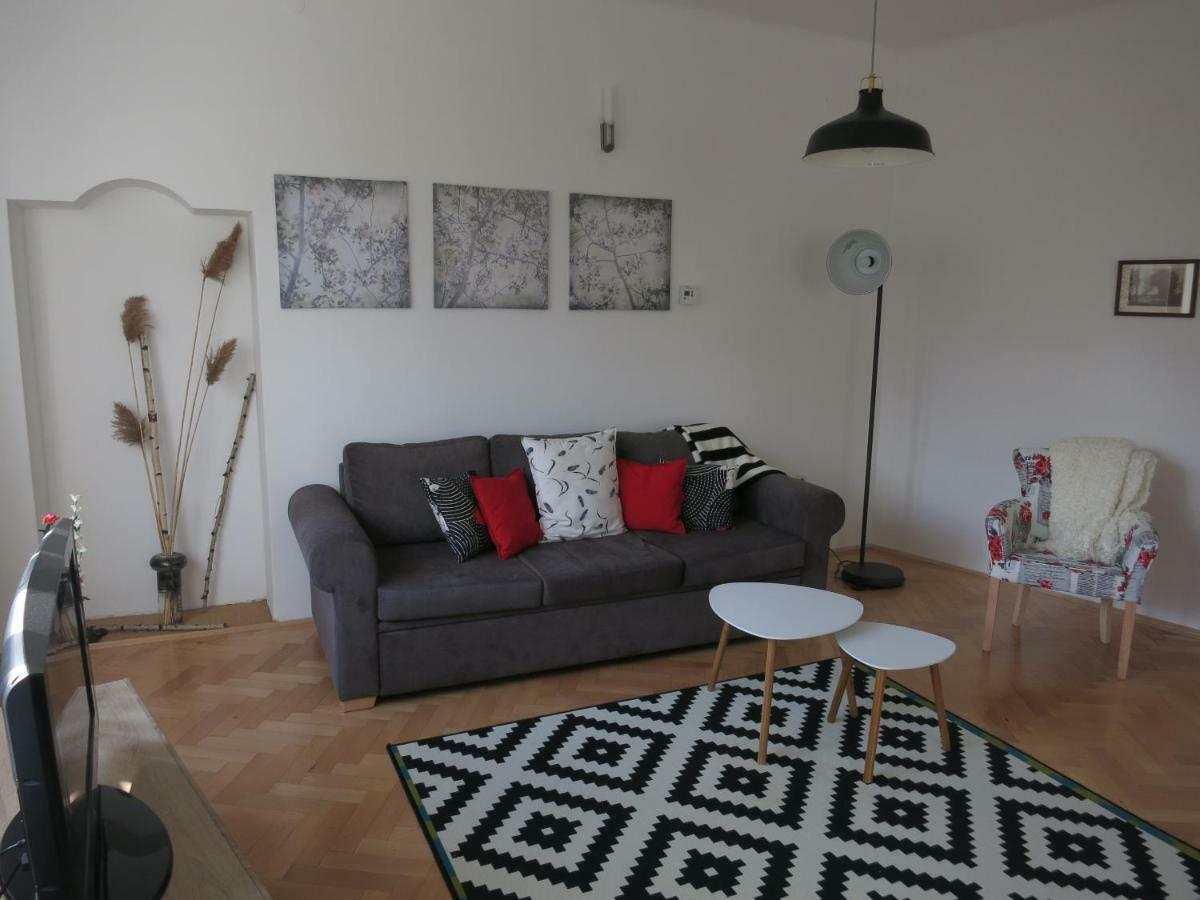 The Riverside Apartment - Downtown Sarajevo Bagian luar foto